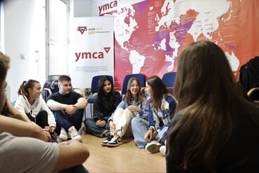 Jugendgruppe im YMCA Kosovo