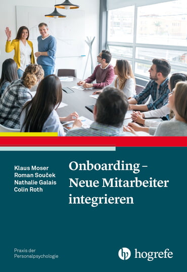 Hogrefe, Onboarding - Neue Mitarbeiter integrieren. Für die Tiefenbohrung mit sehr guten Checklisten und Arbeitsmaterialien, die gut für die Anwendung im CVJM-Kontext adaptiert werden können.