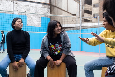 Cajon spielen lernen und die Kraft der Musik nutzen