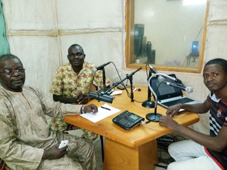 im Aufnahmestudio beim Radiosender