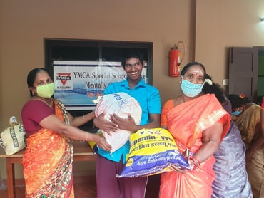 Lebensmittelverteilung des YMCA Madurai