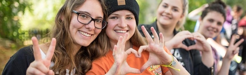 junge Menschen sind auf Seminar